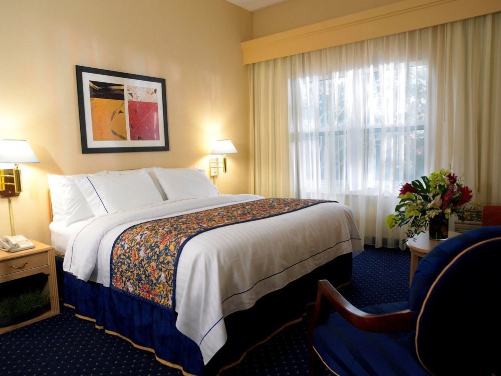 Courtyard By Marriott Miami Aventura Mall Phòng bức ảnh